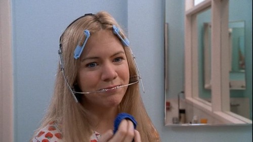 cap A.Very.Brady.Sequel.1996.DVDRIP.x264.AAC.Eng.French 00:17:07 02