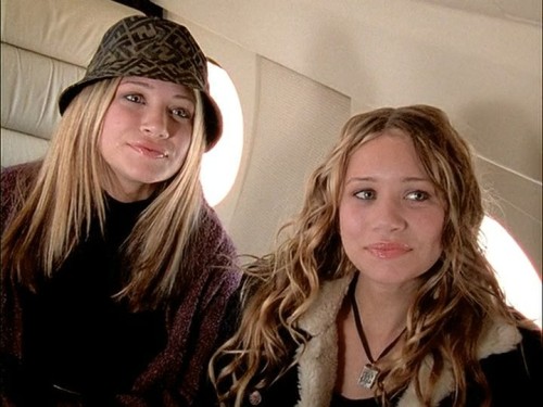 cap Holiday.In.The.Sun.2001.DVDRip.x264.AC3.Multi.English.French VFQ.Mary Kate.Ashley.Olsen 00 02 56