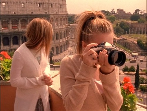 cap When.In.Rome.2002.DVDRip.x264.AC3.Multi.English.French VFQ.Spanish.Mary Kate.Ashley.Olsen 00 03 