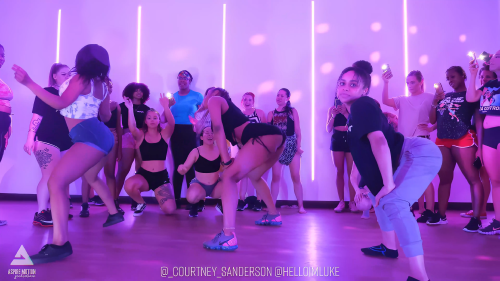 TWERK CLASS LAS VEGAS • REVERSE BY COURTNEY SANDERSON AND DMAC 2160P 60FPS ENHANCED (4)