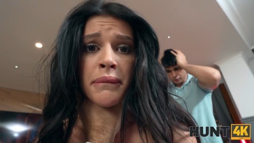 Hunt4K.25.01.17.Asandra.Dewy.18a4a7c0fae020e11.jpg