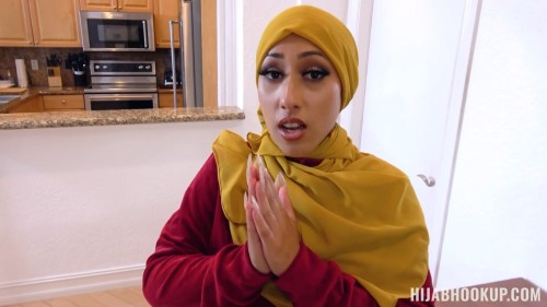 [TeamSkeet Hijab Hookup] (Kira Perez) Under The Hijab XXX (2021) (1080p HEVC).mp4 snapshot 01.22.015
